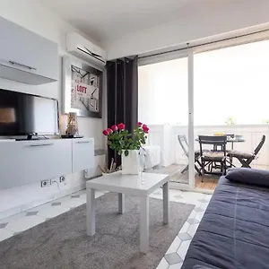 https://modern-studio-apt-w-balcony-port-views-nr-old-town.fr-provencehotel.com