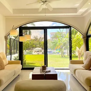 Charming Lagoon Front By Casa Paraiso , Cancún México